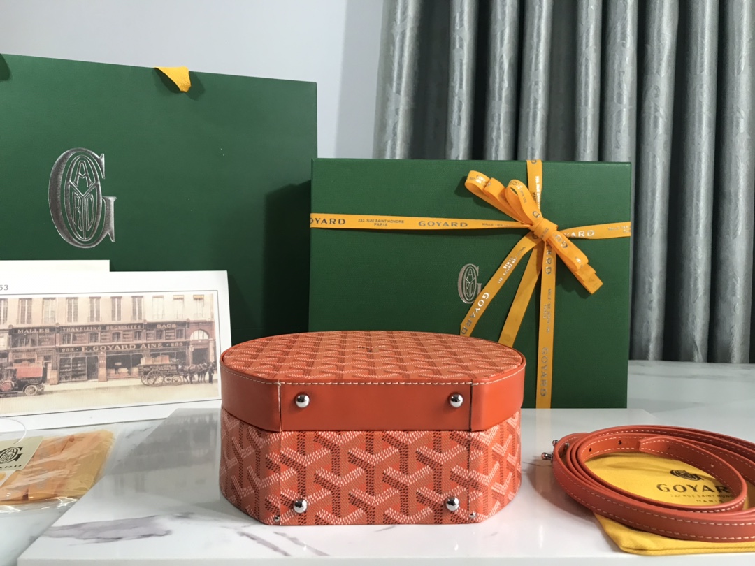 The Alto Hatbox Trunk Bag In Orange